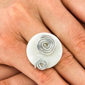 OPALESCENT SHELL STYLE RING W/ SILVER SWIRLS